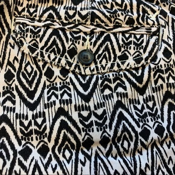 American Eagle outfitters black and white shorts 8 - Picture 3 of 6